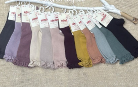 calcetin alto liso con puntilla